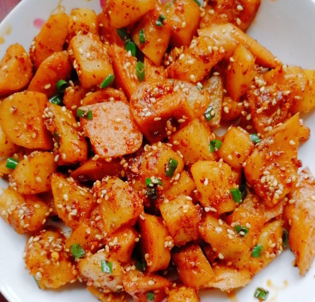 香辣过瘾的孜然土豆火腿，比路边摊还好吃