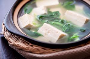 翡翠白玉之鸡毛菜豆腐汤的做法 步骤1