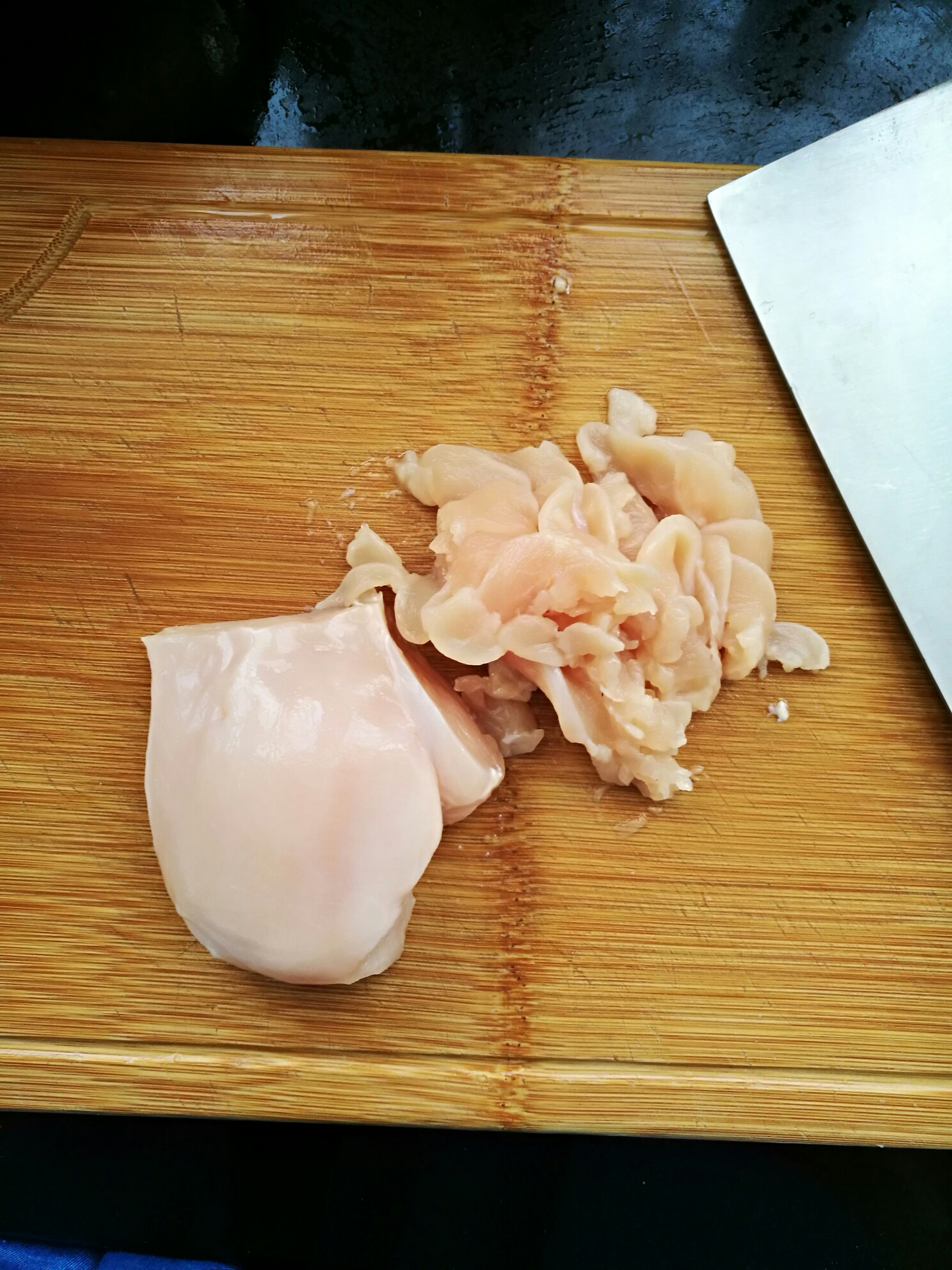鸡胸肉饺子～超级滑嫩，超级美味的做法 步骤1