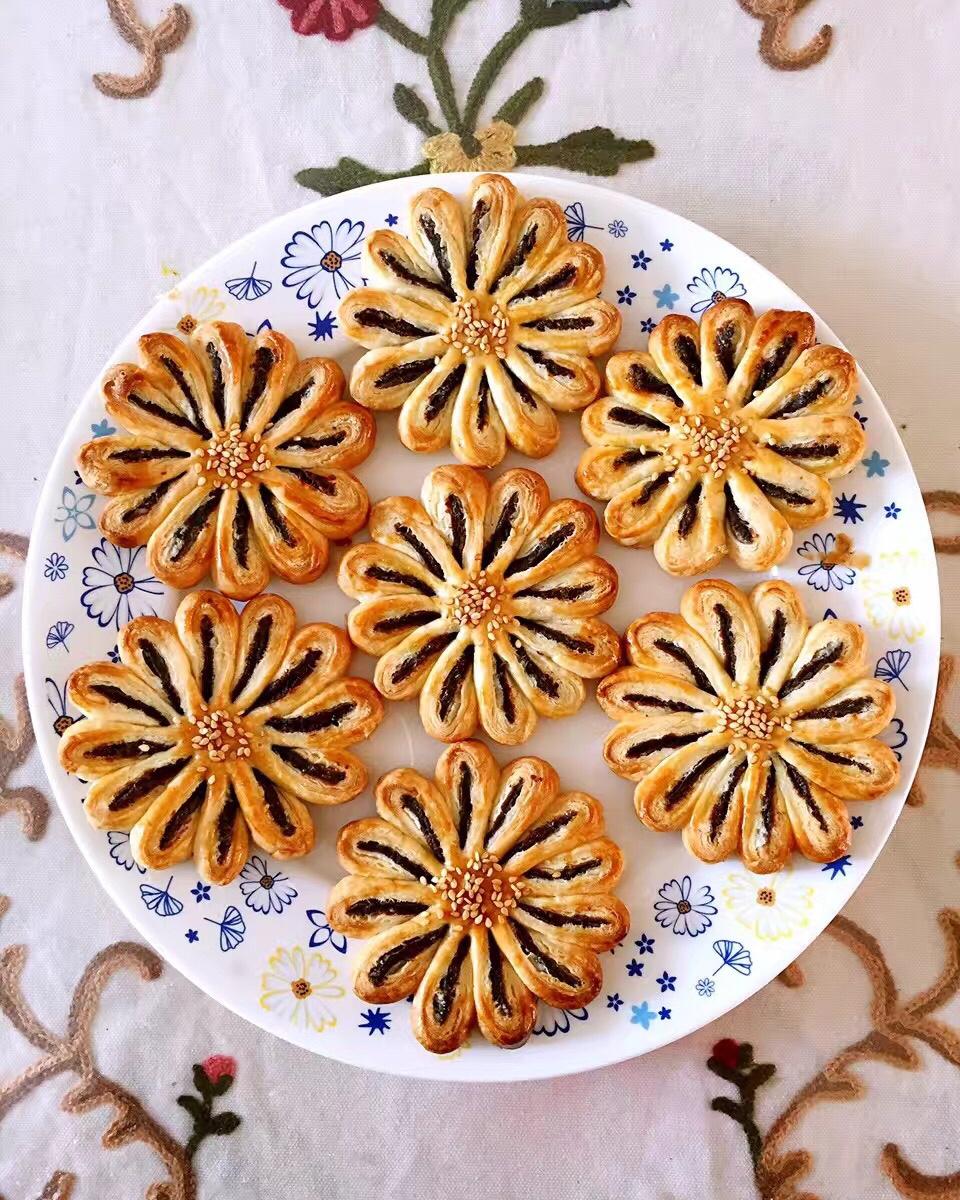 ladylilyooxx做的枣泥菊花酥