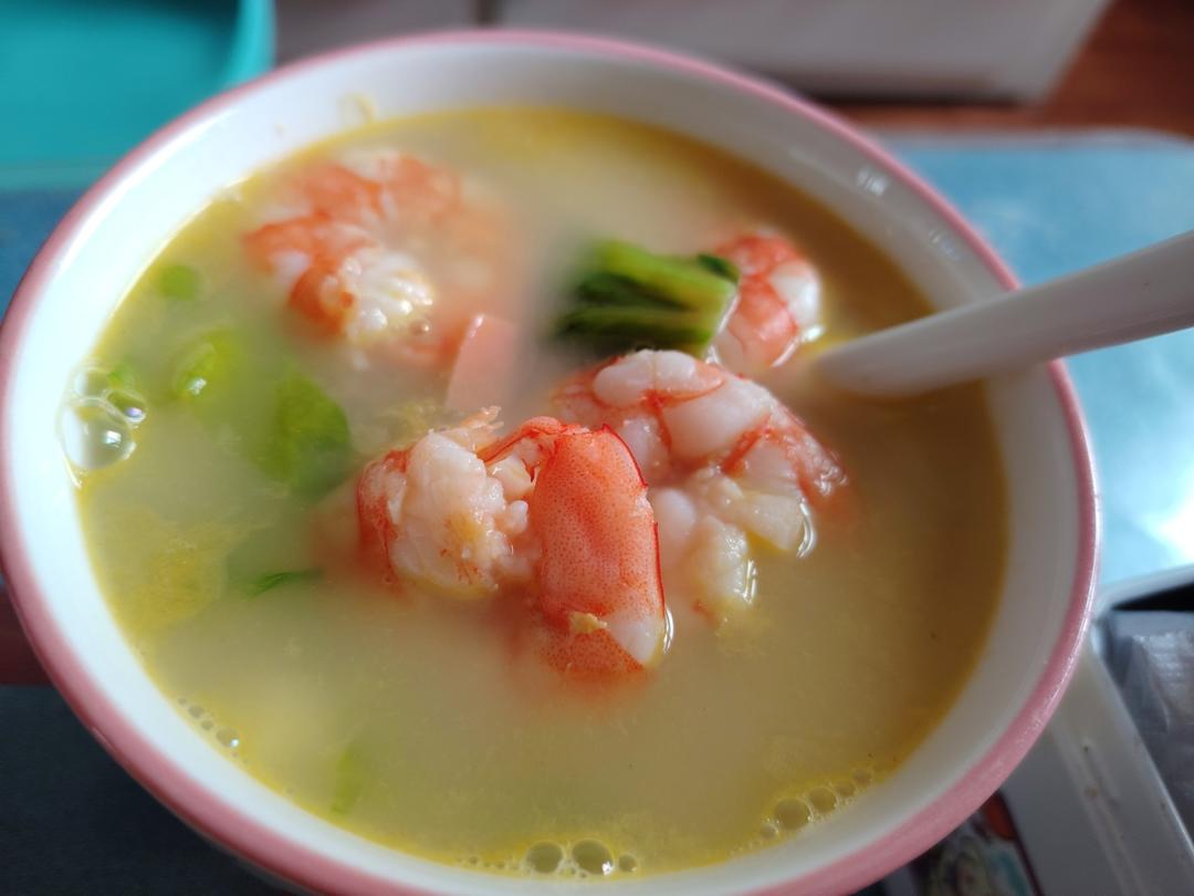 虾仁菌菇豆腐鸡蛋皮汤