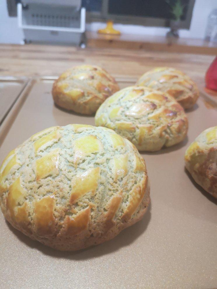 好吃到炸裂的港式菠萝包（附带制作酥皮的小视频）