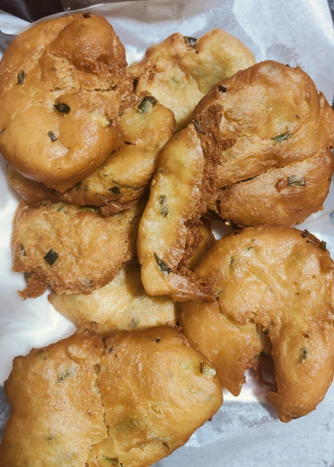 （超级简单）外酥里软蓬松的油炸葱油饼