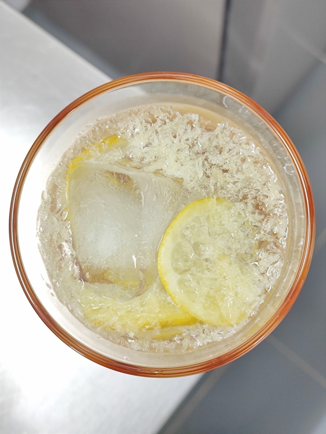 养生饮品：刺梨汁柠檬蜂蜜气泡水的做法