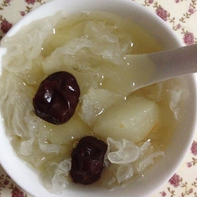 冰糖银耳雪梨汤