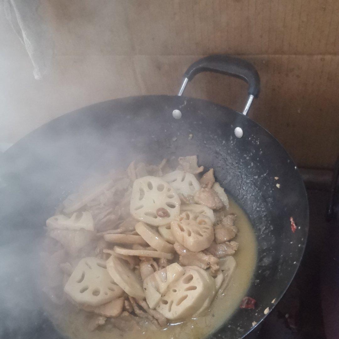 超下饭的莲藕炒肉