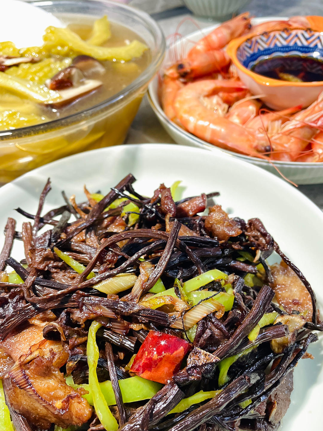 五花肉干锅茶树菇