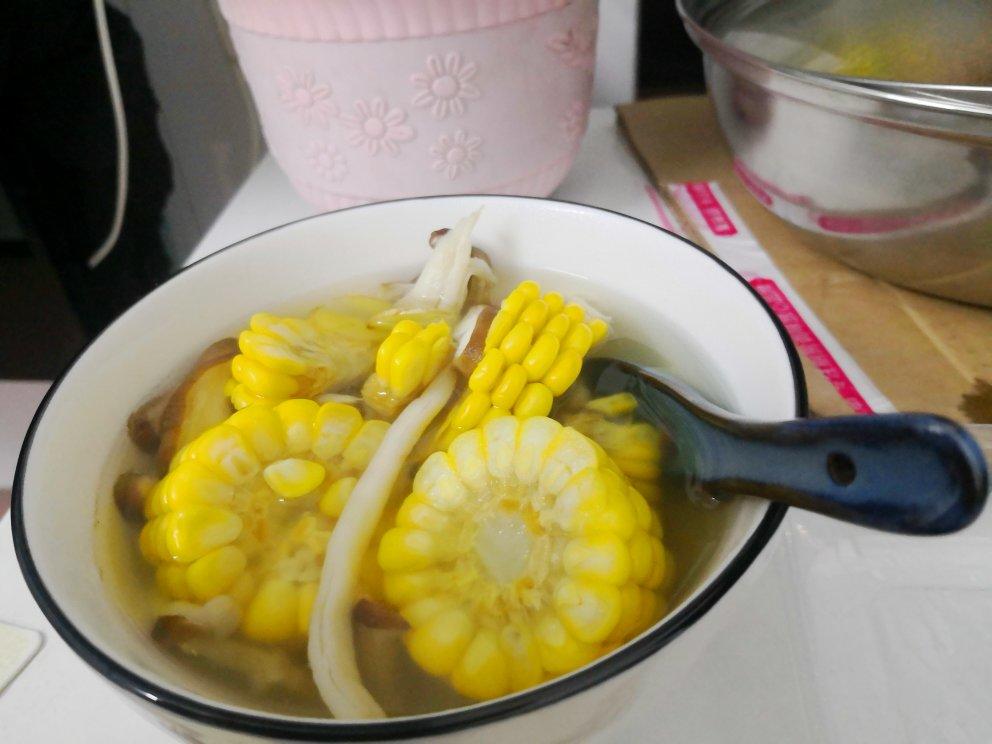 素食，营养美味的菌菇玉米汤