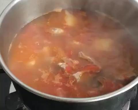 番茄土豆小排汤的做法