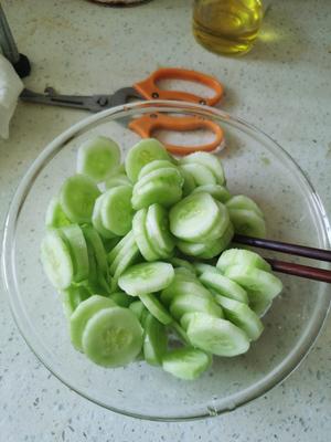 妈妈味——凉拌黄瓜的做法 步骤1