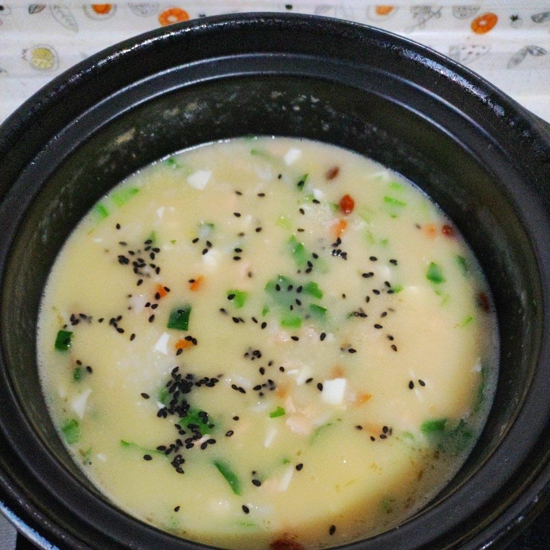 砂锅三文鱼粥