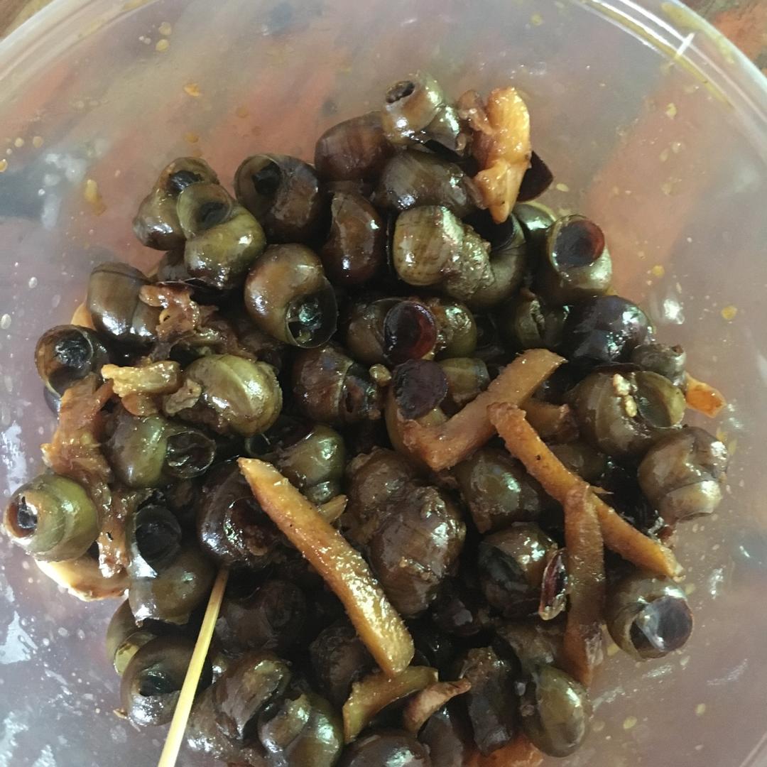 雪白的黑米做的香辣螺丝