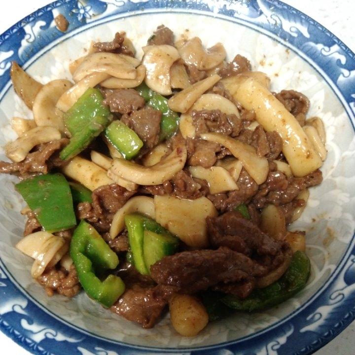 杏鲍菇炒牛肉粒（荤素搭配）