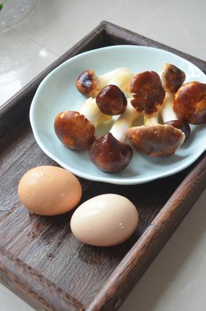 姬松茸蒸蛋/菌子炖蛋的做法 步骤1