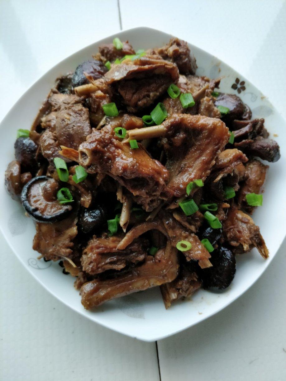 【视频】秋高鸭肥，红烧麻鸭吃起来「瞭望角的厨房」