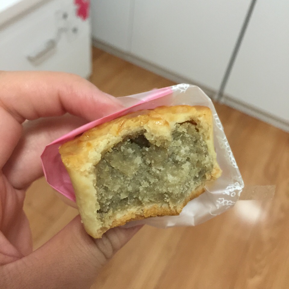 广式月饼—蛋黄莲蓉月饼