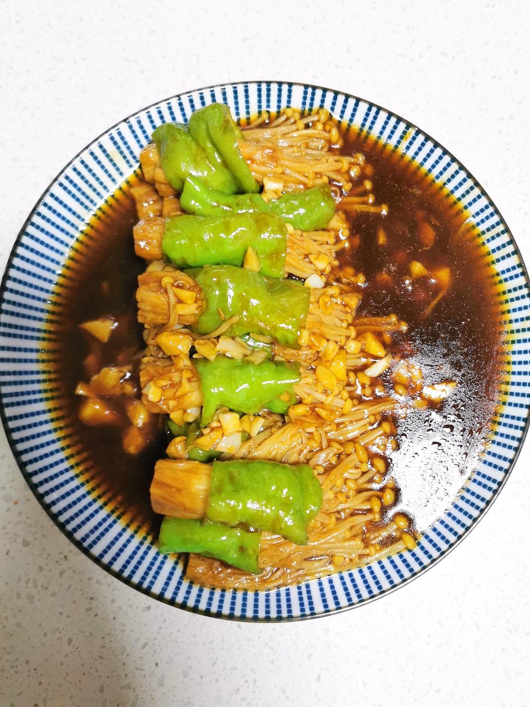 青椒卷金针菇，无敌下饭