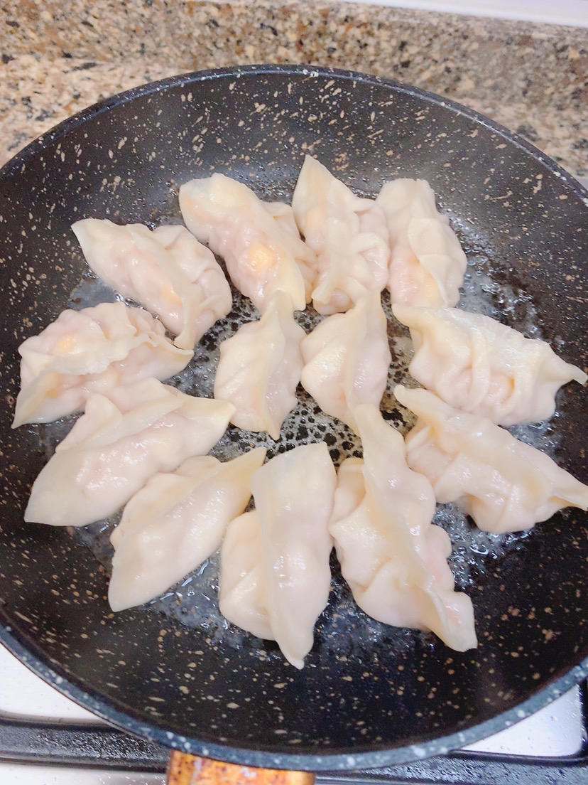 早餐来一锅香脆的生煎饺子