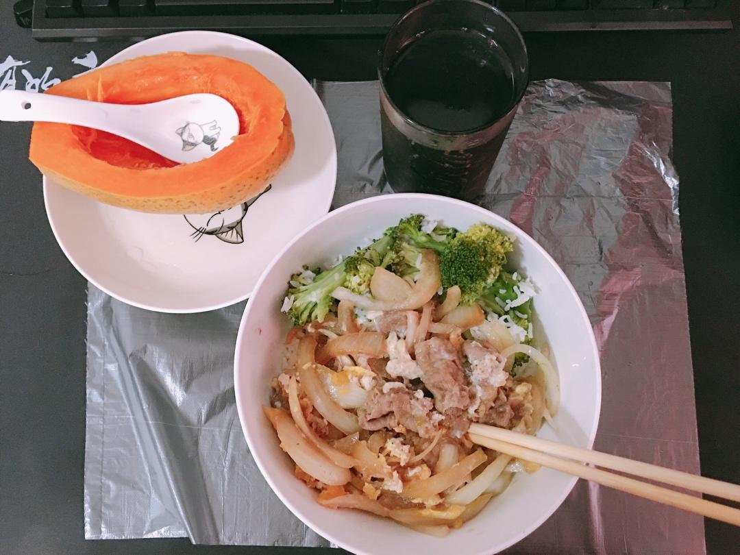 日式肥牛盖饭（牛丼）——巨好吃的超级简易懒人版