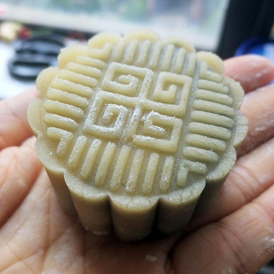 广式月饼—蛋黄莲蓉月饼