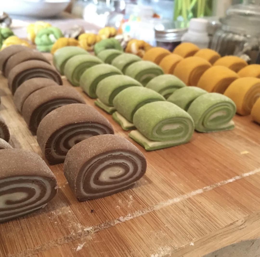 中式面点揉面手法的做法