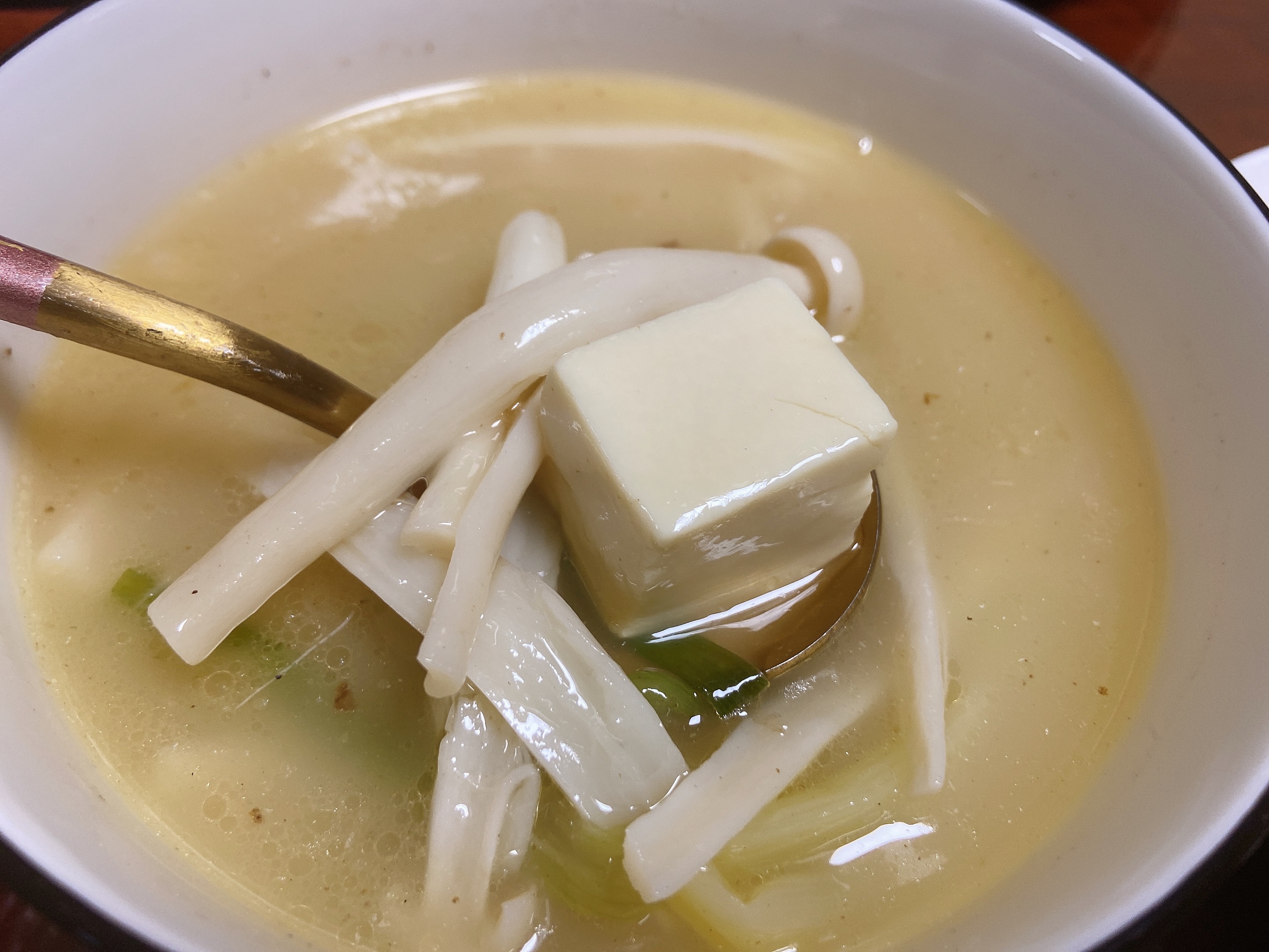 补钙白鲫鱼豆腐汤。