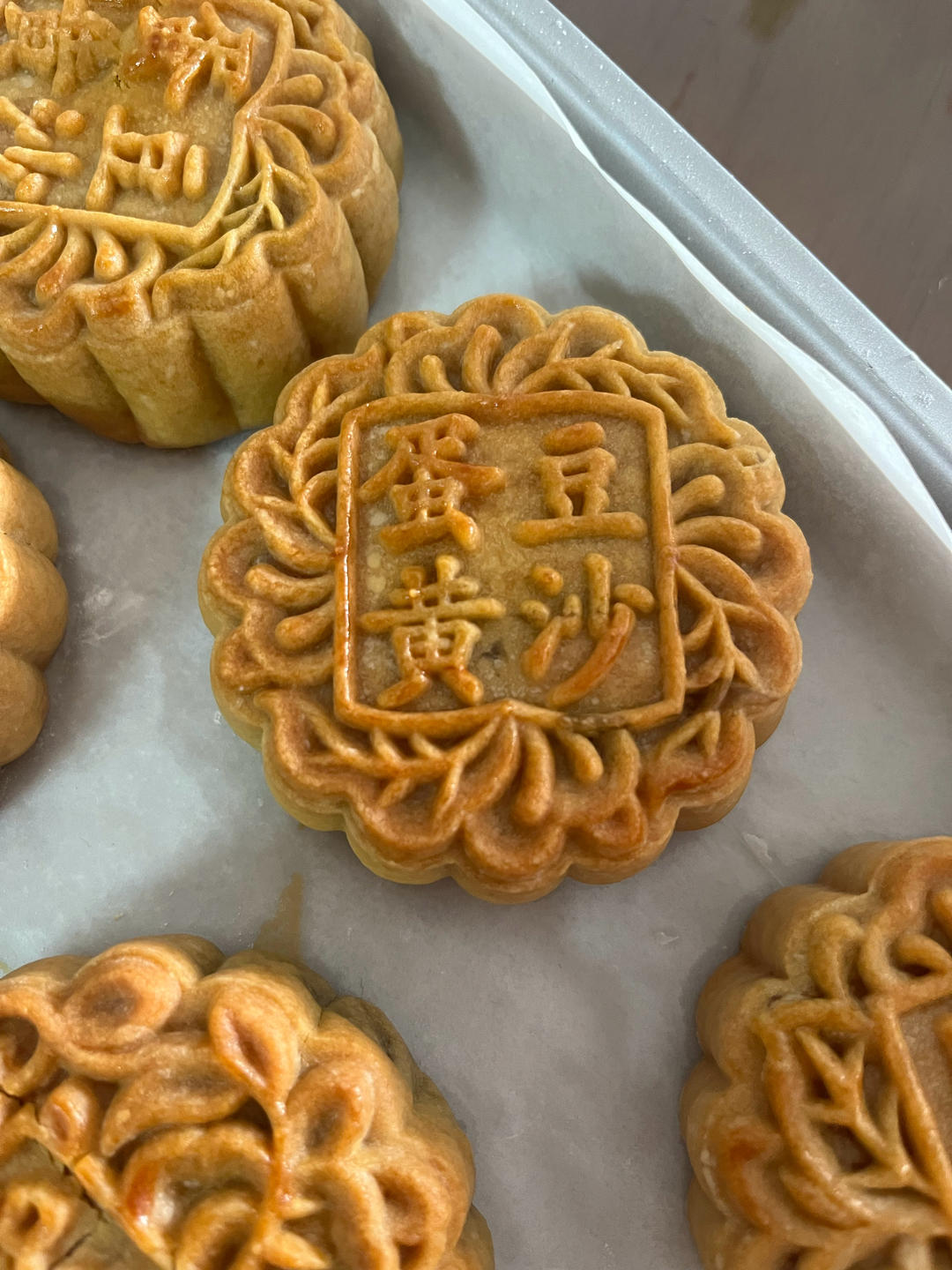 广式月饼—蛋黄莲蓉月饼