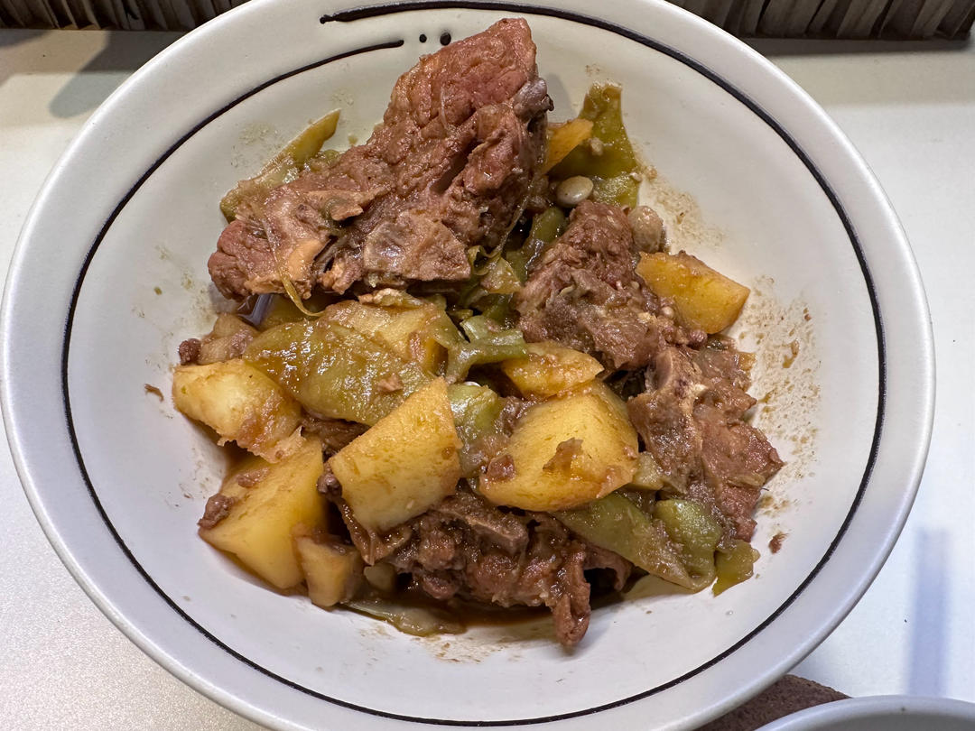 铁锅炖脊骨腔骨豆角土豆（不用炒）