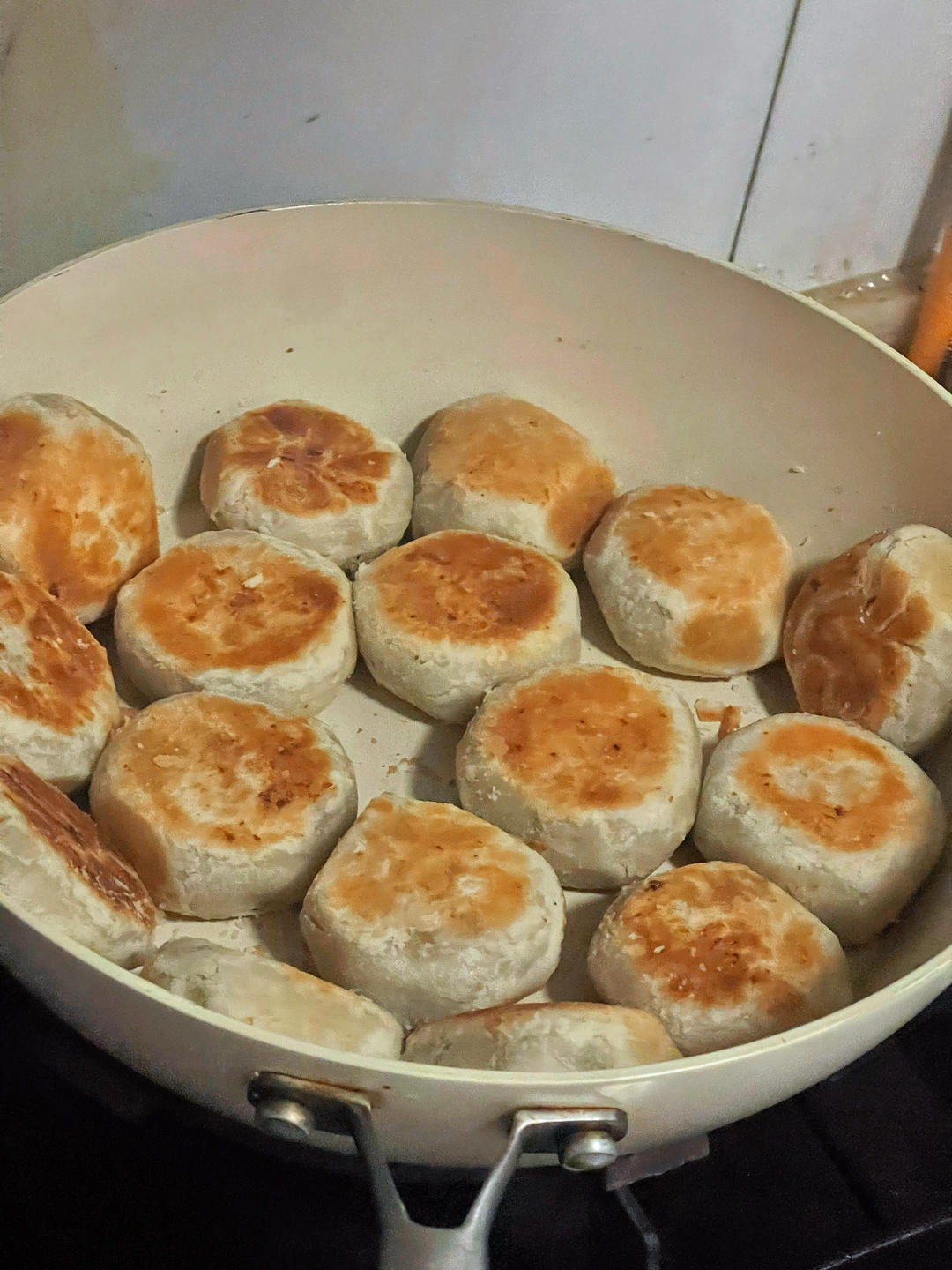 不用揉皮也能做出酥掉渣的绿豆酥饼