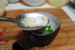 葱油海蜇【新年家宴小菜】的做法 步骤1