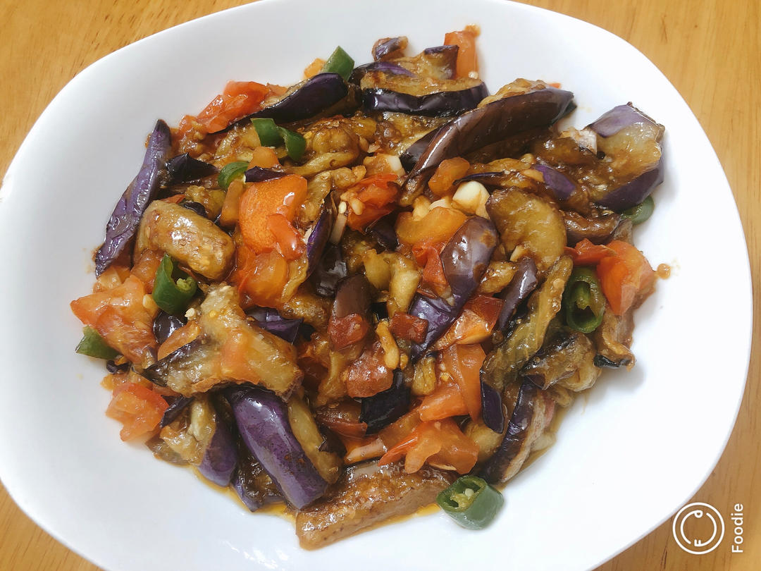 红烧茄子（佐西红柿尖椒）