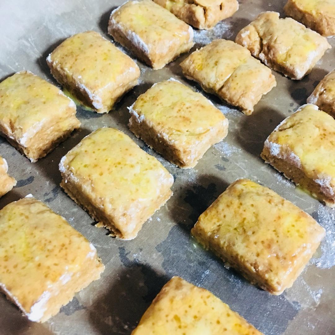 【视频】3分钟 奶油司康Scone(可能是世界上最快手的司康) 消耗淡奶油～