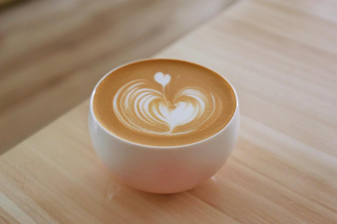 ☕自学拉花不急不嗔🐱
