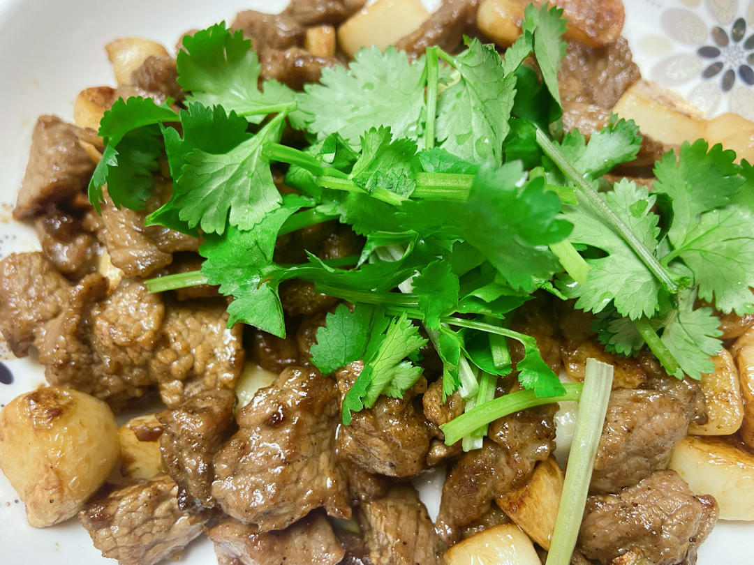好吃到舔盘的蒜香黑椒牛肉粒