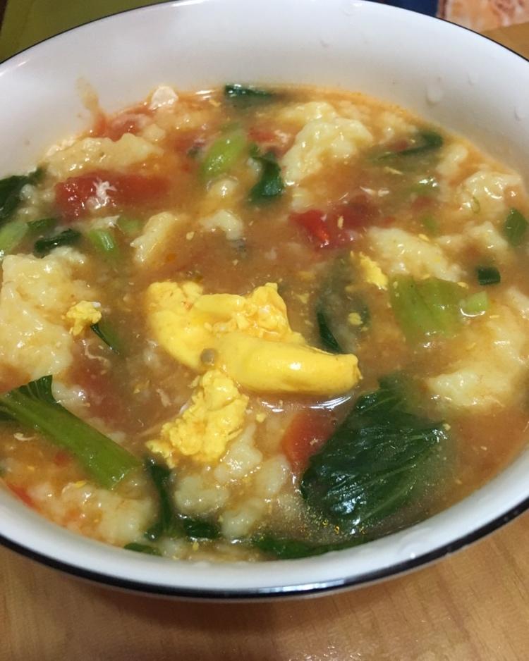 不用揉面就能吃的美味面食——西红柿小鱼面疙瘩