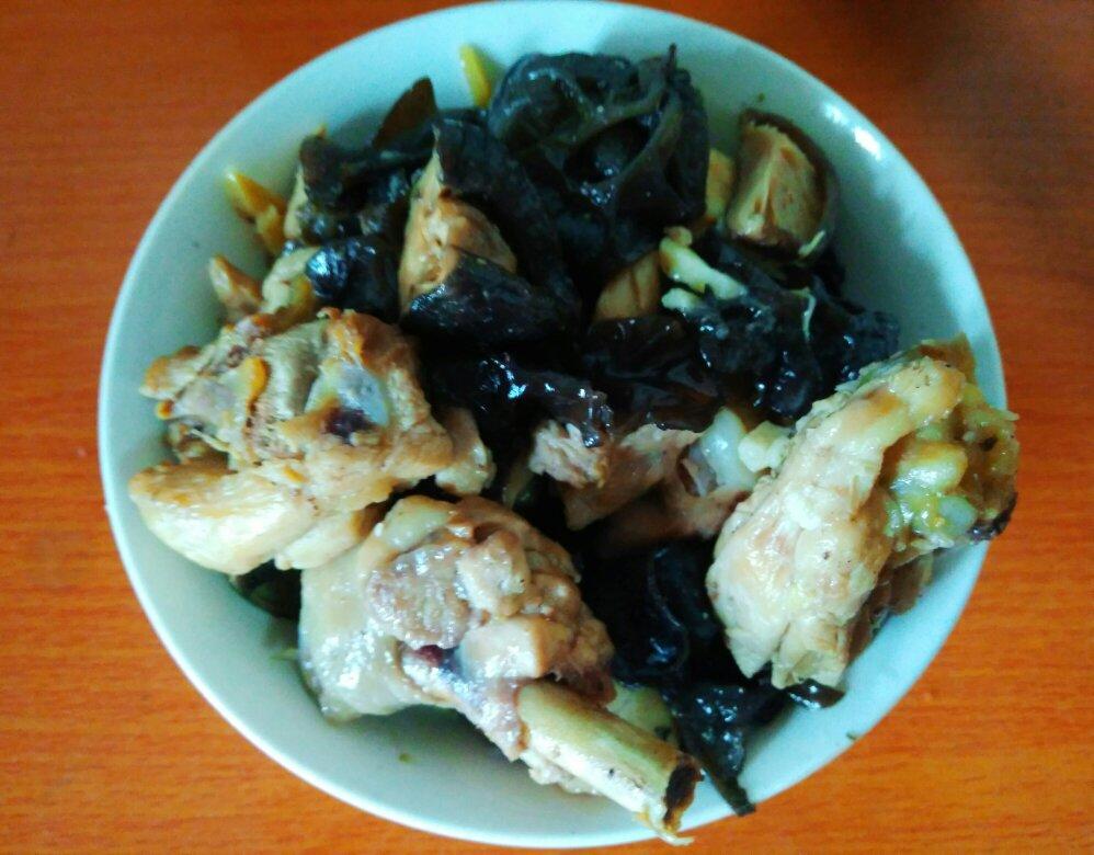 香菇黑木耳蒸鸡