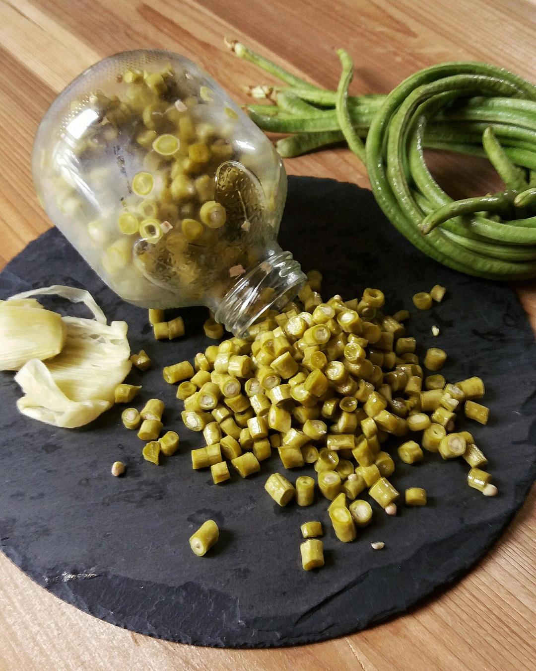 闷制酸豆角（简易版）的做法