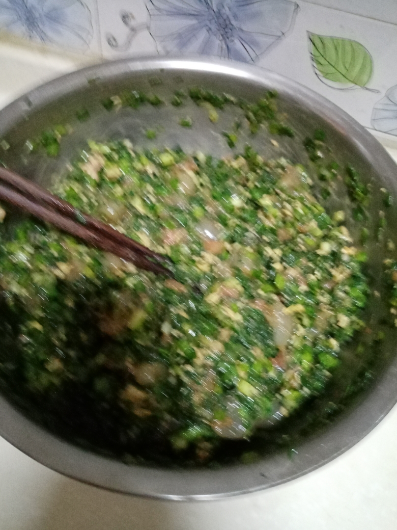 罗氏虾荠菜饺子的做法