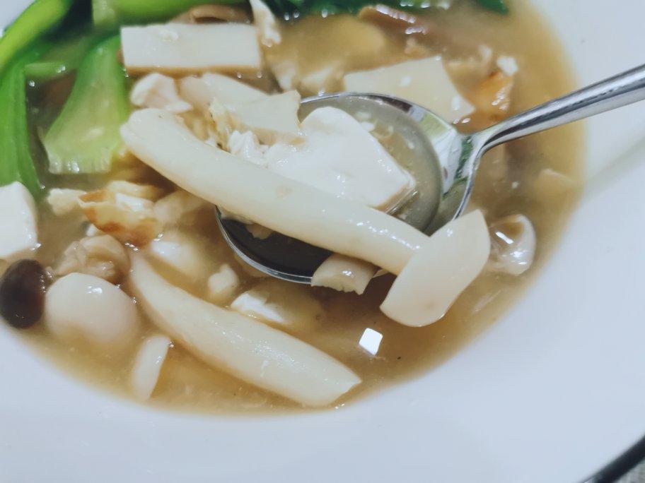 海鲜菇豆腐汤，超简单，晚上喝一碗暖暖的🍲