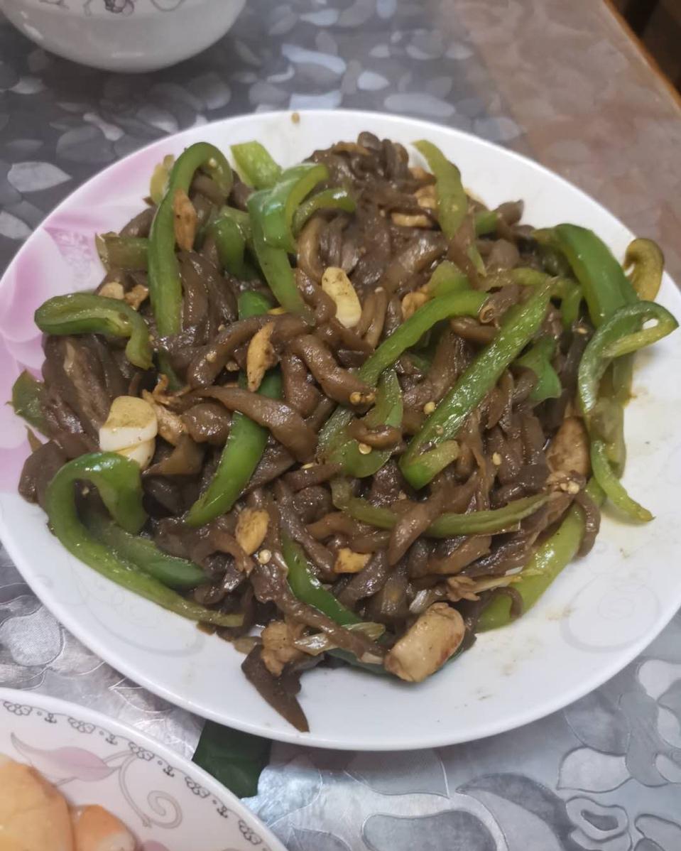 堂妈小厨——辣椒烧茄丝