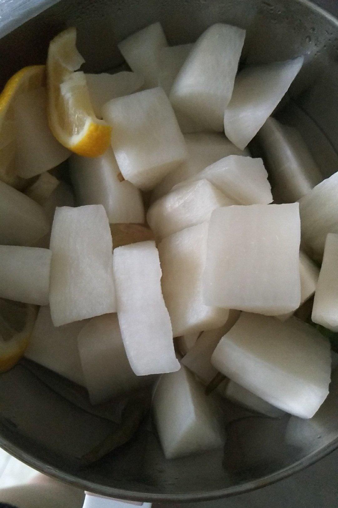 脆爽萝卜丁（开胃小菜）