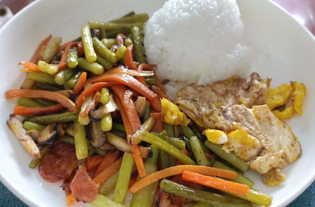 荤素搭配--芦笋炒腊肠