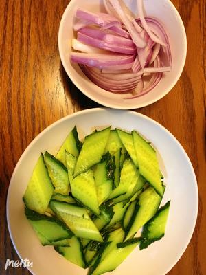洋葱炒黄瓜  😋好吃极了的做法 步骤7