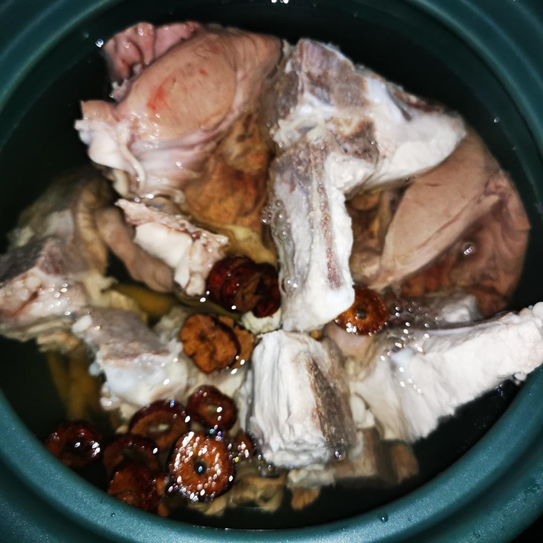 养心安神排骨猪心汤（不加一片姜，不带一点腥味，清甜像加了味精，制作过程十分钟之内搞定）