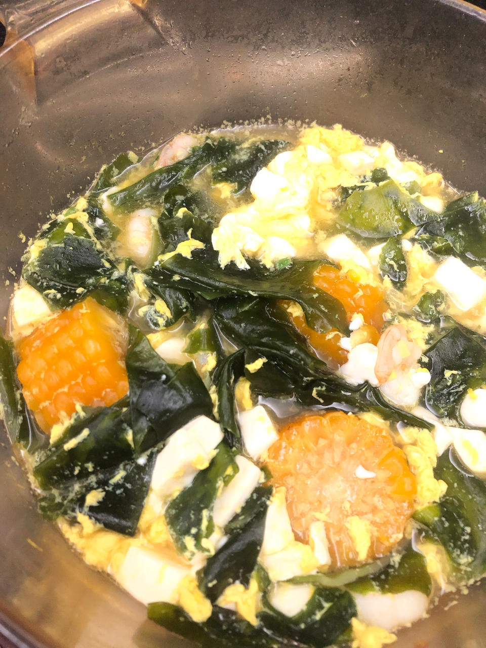 减脂健康的虾仁豆腐裙带菜汤