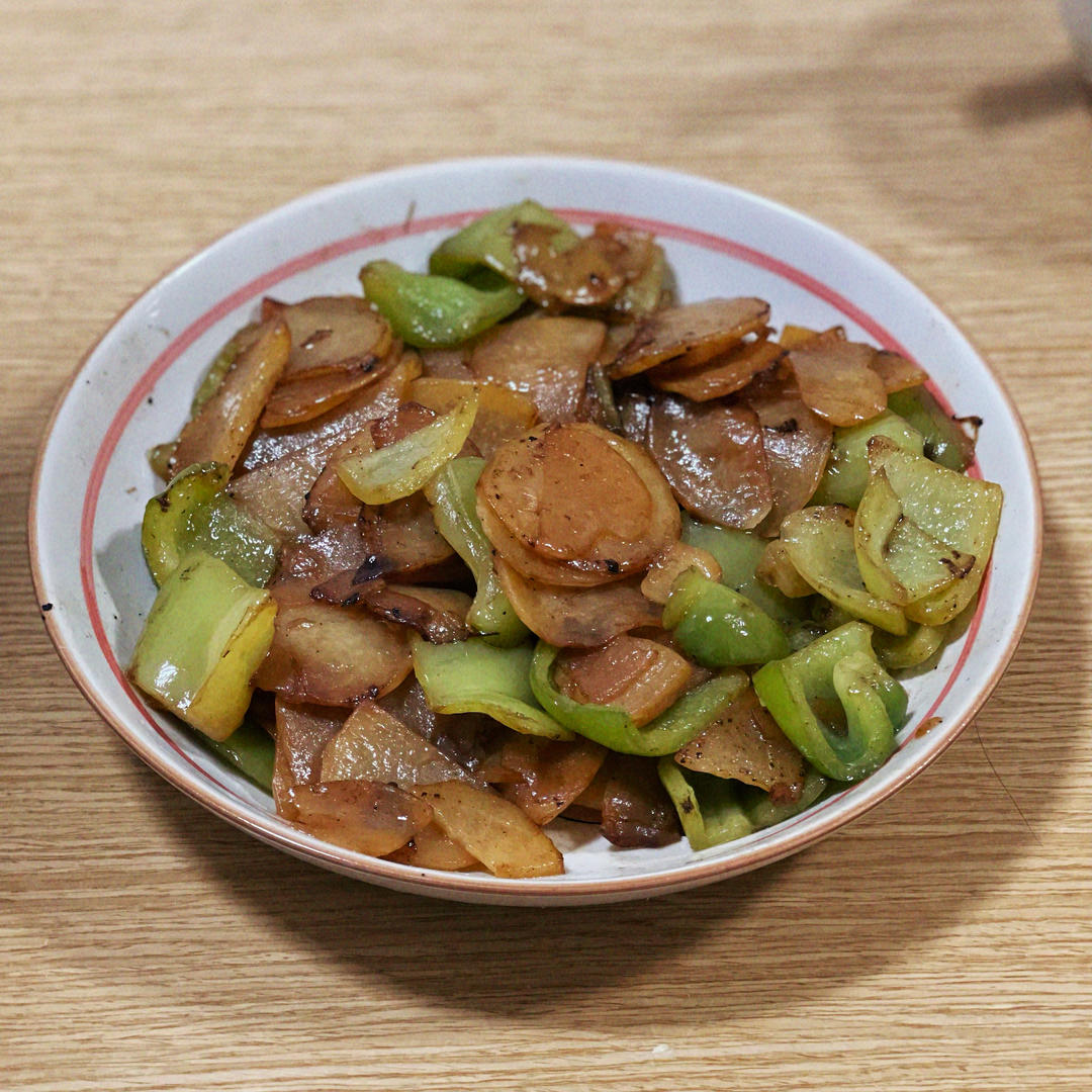 比肉都好吃的青椒炒土豆片😋简单又美味❗️
