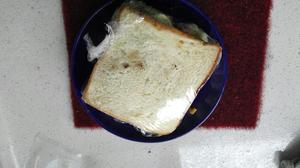 煎蛋火腿奶酪牛油果三明治的做法 步骤7