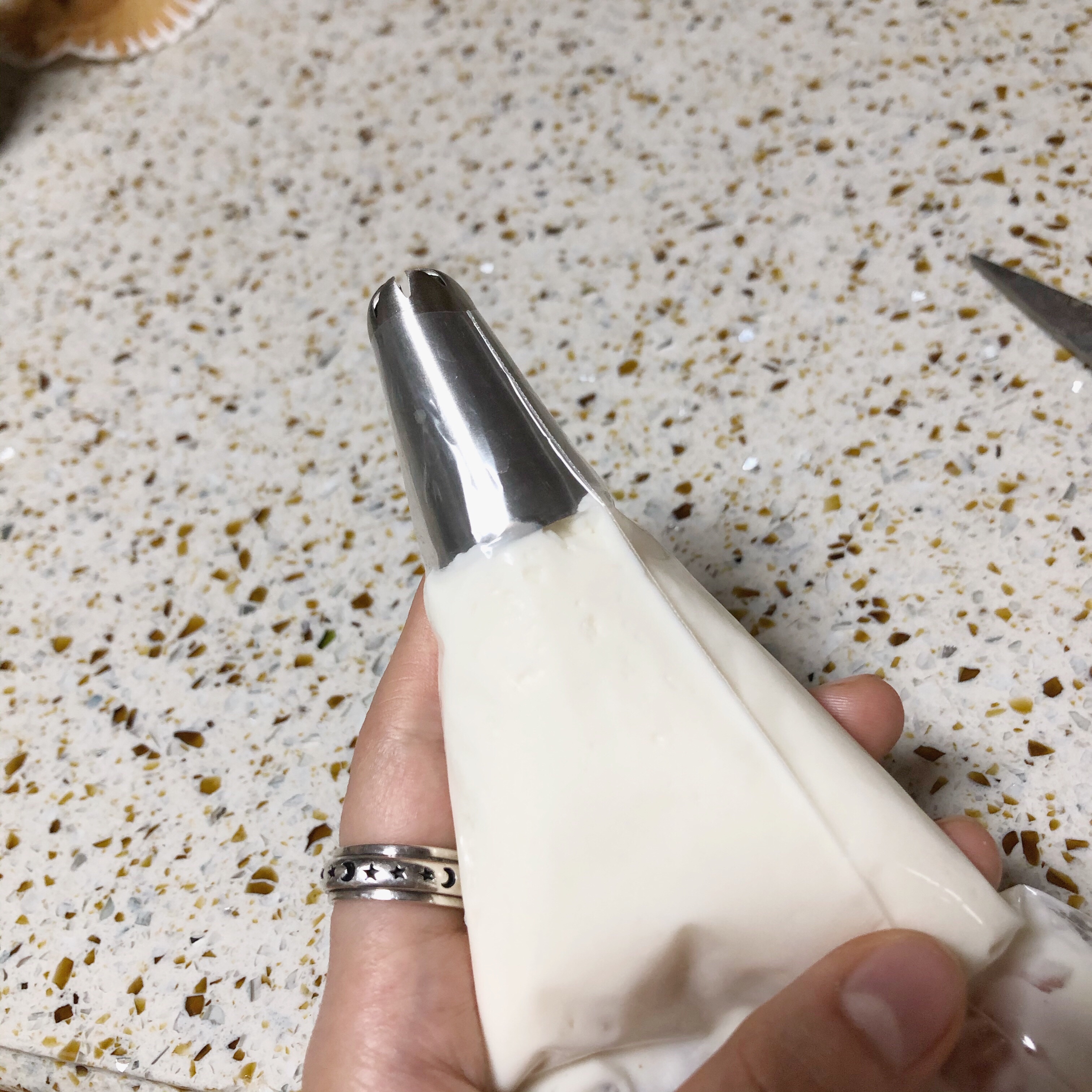 杯子蛋糕的低脂装饰（酸奶代替奶油）的做法 步骤3