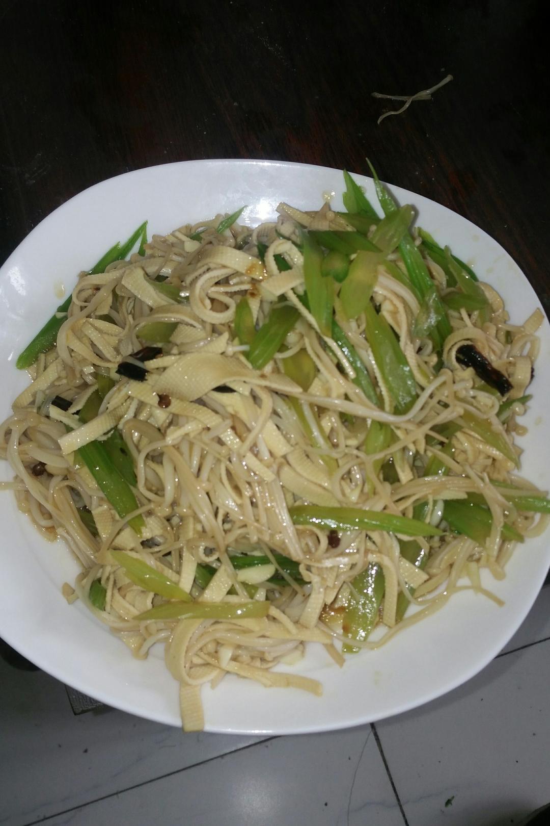 金针菇拌豆腐丝