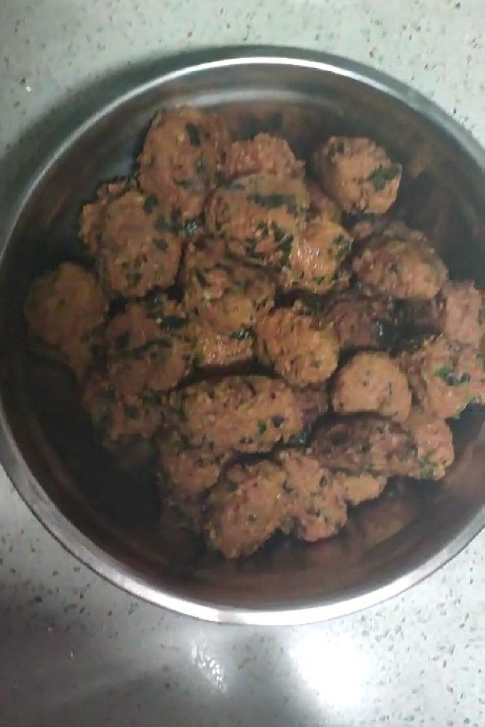 胡萝卜香菜素丸子